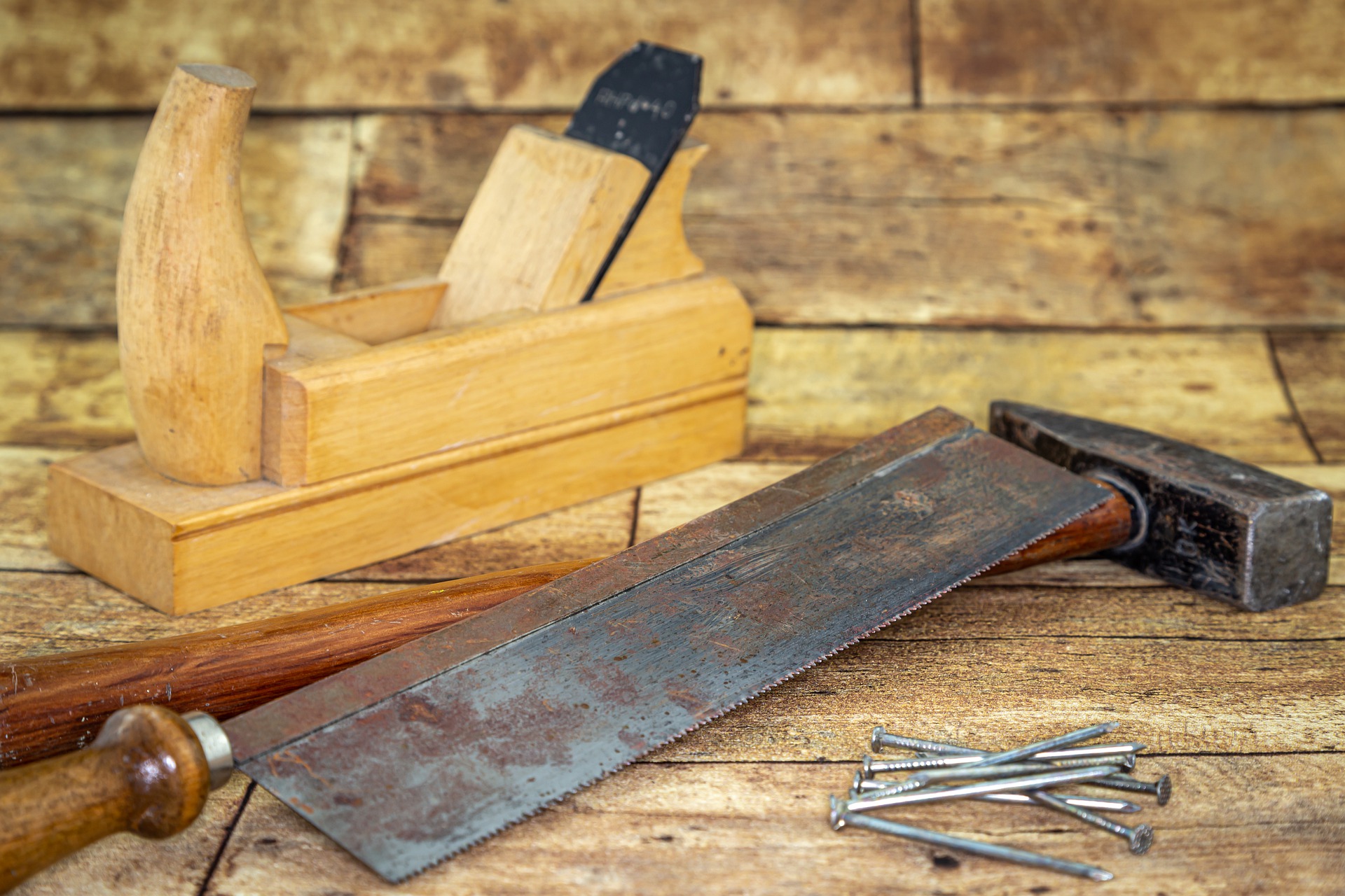 Holzwerkzeuge - Werkzeug zur Holzbearbeitung mit Tipps